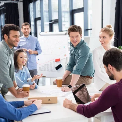 depositphotos_151402790-stock-photo-businesspeople-discussing-and-brainstorming